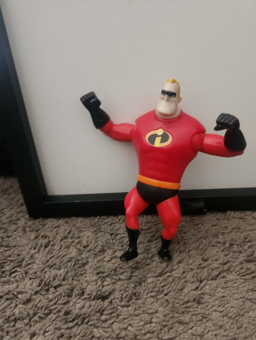 McDonald's DISNEY The Incredibles Mr INCREDIBLE Bob Parr 6" Action Figure.